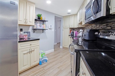 Welcome to this beautiful fully remodeled space! Bathrooms on Inverrary Country Club in Florida - for sale on GolfHomes.com, golf home, golf lot