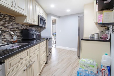 Welcome to this beautiful fully remodeled space! Bathrooms on Inverrary Country Club in Florida - for sale on GolfHomes.com, golf home, golf lot