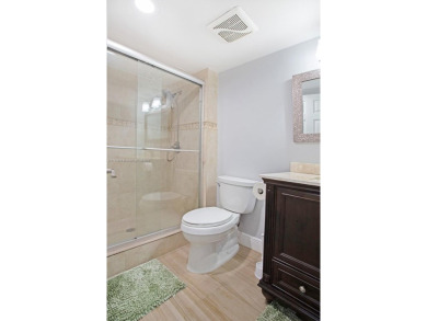 Welcome to this beautiful fully remodeled space! Bathrooms on Inverrary Country Club in Florida - for sale on GolfHomes.com, golf home, golf lot