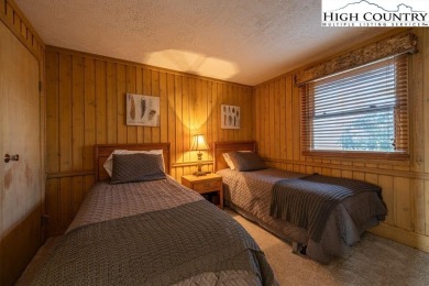 UPDATED mountain condo with sunset and long-range views! This on Beech Mountain Club in North Carolina - for sale on GolfHomes.com, golf home, golf lot