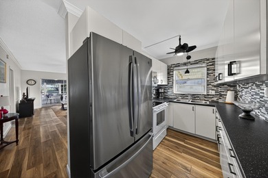 Pompano Beach - CORNER UNIT -First Floor -  2 BR/1 BA Upgraded on Leisureville Community Association in Florida - for sale on GolfHomes.com, golf home, golf lot