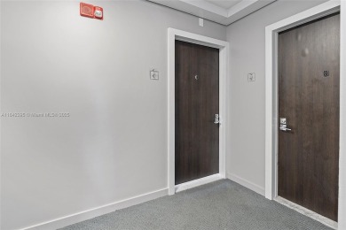 UNIT IN THE HEART OF AVENTURA JUST 5 MIN AWAY FROM THE BEACH on Turnberry Isle Resort and Club in Florida - for sale on GolfHomes.com, golf home, golf lot