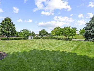 Welcome home to your new townhouse on the golf course!  This end on Broken Arrow Golf Club in Illinois - for sale on GolfHomes.com, golf home, golf lot