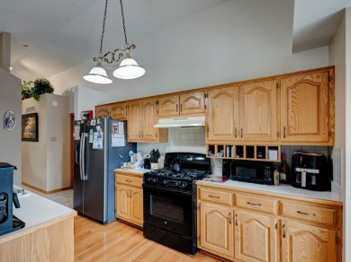 Welcome home to your new townhouse on the golf course!  This end on Broken Arrow Golf Club in Illinois - for sale on GolfHomes.com, golf home, golf lot
