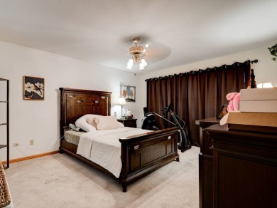 Welcome home to your new townhouse on the golf course!  This end on Broken Arrow Golf Club in Illinois - for sale on GolfHomes.com, golf home, golf lot