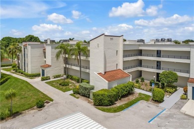 VIEWS of Golf course, pool, and hot tub. Welcome to this on Lakewood Country Club in Florida - for sale on GolfHomes.com, golf home, golf lot