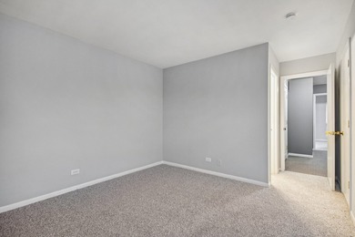 Move right in to this beautifully updated 2-bedroom, 2.5-bath on Glendale Lakes Golf Club in Illinois - for sale on GolfHomes.com, golf home, golf lot