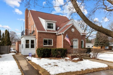 Well maintained, all brick upper/lower duplex is a fantastic on Reid Golf Course in Wisconsin - for sale on GolfHomes.com, golf home, golf lot