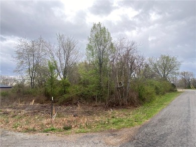 FLAT, 0.43 acre Bella Vista lot ready to be your building site on Bella Vista Country Club - Highlands in Arkansas - for sale on GolfHomes.com, golf home, golf lot
