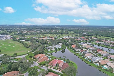 Fabulous end unit updated in 2018 with new baths, kitchen on Frenchmans Creek Country Club in Florida - for sale on GolfHomes.com, golf home, golf lot