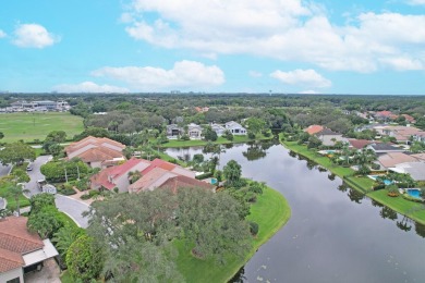 Fabulous end unit updated in 2018 with new baths, kitchen on Frenchmans Creek Country Club in Florida - for sale on GolfHomes.com, golf home, golf lot