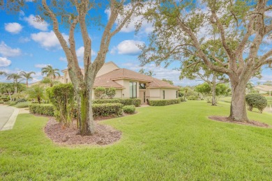 Fabulous end unit updated in 2018 with new baths, kitchen on Frenchmans Creek Country Club in Florida - for sale on GolfHomes.com, golf home, golf lot