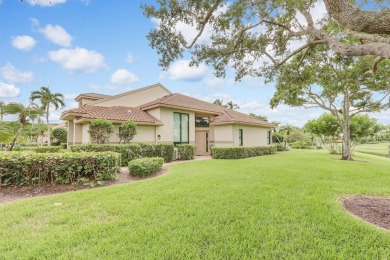 Fabulous end unit updated in 2018 with new baths, kitchen on Frenchmans Creek Country Club in Florida - for sale on GolfHomes.com, golf home, golf lot