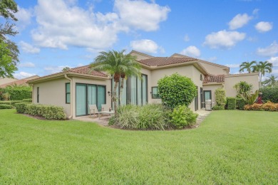 Fabulous end unit updated in 2018 with new baths, kitchen on Frenchmans Creek Country Club in Florida - for sale on GolfHomes.com, golf home, golf lot