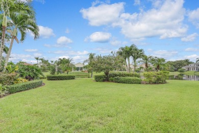 Fabulous end unit updated in 2018 with new baths, kitchen on Frenchmans Creek Country Club in Florida - for sale on GolfHomes.com, golf home, golf lot