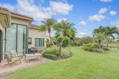 Fabulous end unit updated in 2018 with new baths, kitchen on Frenchmans Creek Country Club in Florida - for sale on GolfHomes.com, golf home, golf lot