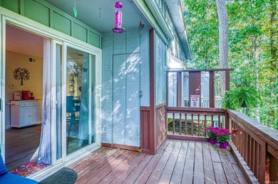 Updated Desoto Courts townhome...This 2 bedroom 1.5 bath beauty on DeSoto Golf Course in Arkansas - for sale on GolfHomes.com, golf home, golf lot