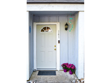 Updated Desoto Courts townhome...This 2 bedroom 1.5 bath beauty on DeSoto Golf Course in Arkansas - for sale on GolfHomes.com, golf home, golf lot