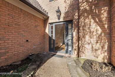 Beautifully updated home in the desirable Plantation golf course on The Plantation Golf Club in Mississippi - for sale on GolfHomes.com, golf home, golf lot