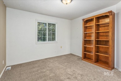 Love where you live in Eagle - mature neighborhood and walking on Eagle Hills Golf Course in Idaho - for sale on GolfHomes.com, golf home, golf lot