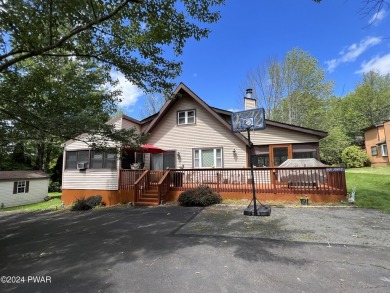 Welcome to the perfect getaway in The Hideout! With a screened on The Hideout Golf in Pennsylvania - for sale on GolfHomes.com, golf home, golf lot