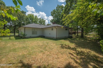 Welcome to this spacious one level 2,500 square foot home on Briarbrook Golf Course in Missouri - for sale on GolfHomes.com, golf home, golf lot