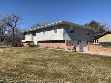 This charming raised ranch home sits on a quiet cul-de-sac that on Miles City Town and Country Club in Montana - for sale on GolfHomes.com, golf home, golf lot