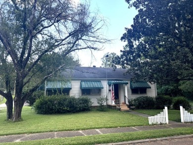 NEW TO THE MARKET IS THIS 4 BEDROOM, 2 BATH HOME ON A CORNER LOT on Duncan Park Golf Course in Mississippi - for sale on GolfHomes.com, golf home, golf lot