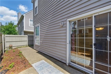 Beautiful End-Unit Condo with Two Primary Suites in Kempsville on Kempsville Greens Municipal Golf Course in Virginia - for sale on GolfHomes.com, golf home, golf lot