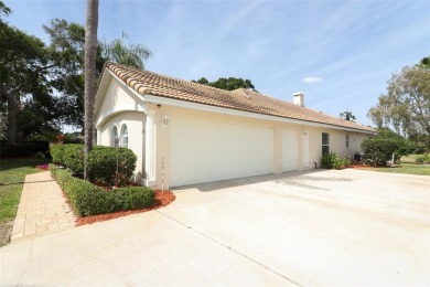 WELCOME to 340 Hampton Hills Ct, a one-of-a-kind pool home on DeBary Golf and Country Club in Florida - for sale on GolfHomes.com, golf home, golf lot