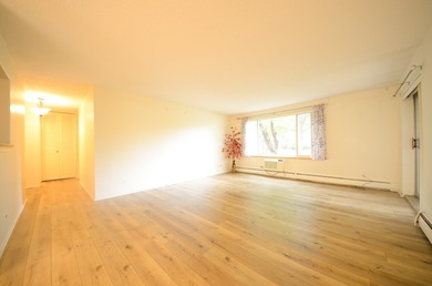 Must-See! Immaculate, Move-In Ready Ground-Floor Condo in on Arlington Lakes Golf Club in Illinois - for sale on GolfHomes.com, golf home, golf lot