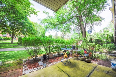 Must-See! Immaculate, Move-In Ready Ground-Floor Condo in on Arlington Lakes Golf Club in Illinois - for sale on GolfHomes.com, golf home, golf lot