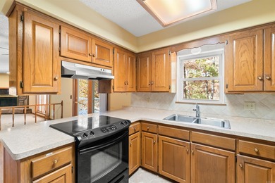 Discover the possibilities in this spacious 3-bedroom, 3-bath on Cortez Golf Course in Arkansas - for sale on GolfHomes.com, golf home, golf lot