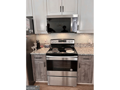 Welcome to this beautifully maintained 3-bedroom, 2-bathroom on Braelinn Golf Club in Georgia - for sale on GolfHomes.com, golf home, golf lot