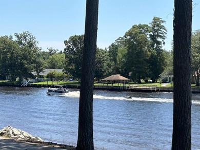 RARE- TOP FLOOR CORNER VILLA WITH ELEVATOR OVERLOOKING THE 5TH on Arrowhead Country Club in South Carolina - for sale on GolfHomes.com, golf home, golf lot