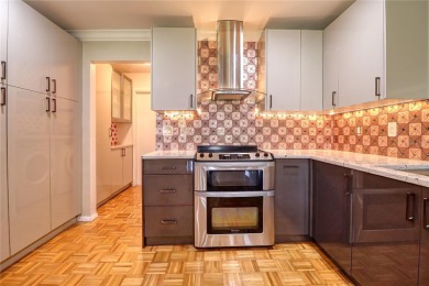 This home is a Head Turner, You are welcomed by the grand double on Palm Aire Country Club of Sarasota in Florida - for sale on GolfHomes.com, golf home, golf lot