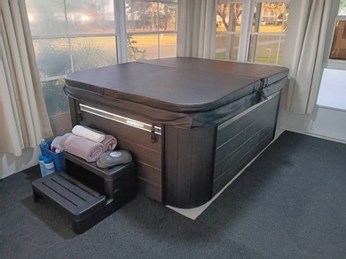 Discover carefree living in this beautiful 2-bedroom, 2-bath on Four Lakes Golf Club in Florida - for sale on GolfHomes.com, golf home, golf lot