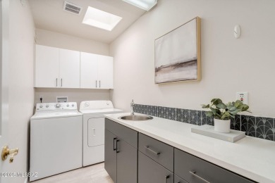 Rarely on the market!!  This OV Country Club Townhome has been on Oro Valley Country Club in Arizona - for sale on GolfHomes.com, golf home, golf lot