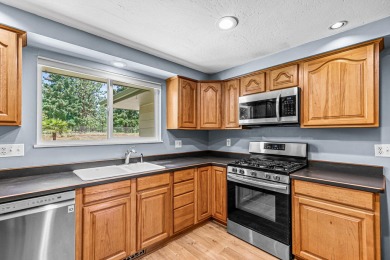 Updated Old East Medford with a huge yard, finished shop, and on Rogue Valley Country Club in Oregon - for sale on GolfHomes.com, golf home, golf lot