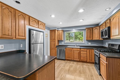 Updated Old East Medford with a huge yard, finished shop, and on Rogue Valley Country Club in Oregon - for sale on GolfHomes.com, golf home, golf lot