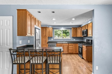 Updated Old East Medford with a huge yard, finished shop, and on Rogue Valley Country Club in Oregon - for sale on GolfHomes.com, golf home, golf lot