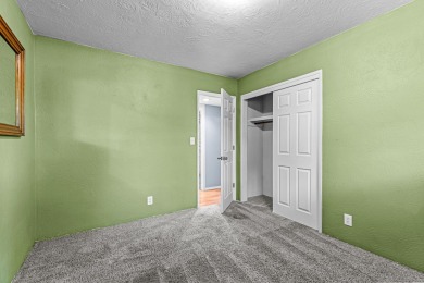 Updated Old East Medford with a huge yard, finished shop, and on Rogue Valley Country Club in Oregon - for sale on GolfHomes.com, golf home, golf lot