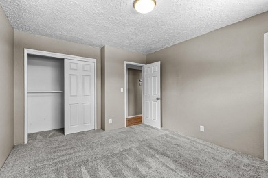 Updated Old East Medford with a huge yard, finished shop, and on Rogue Valley Country Club in Oregon - for sale on GolfHomes.com, golf home, golf lot