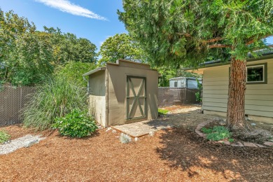 Updated Old East Medford with a huge yard, finished shop, and on Rogue Valley Country Club in Oregon - for sale on GolfHomes.com, golf home, golf lot