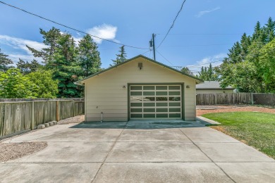 Updated Old East Medford with a huge yard, finished shop, and on Rogue Valley Country Club in Oregon - for sale on GolfHomes.com, golf home, golf lot