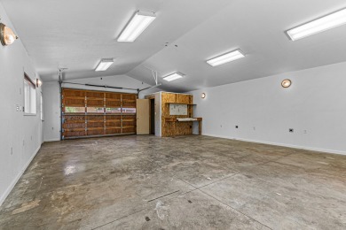 Updated Old East Medford with a huge yard, finished shop, and on Rogue Valley Country Club in Oregon - for sale on GolfHomes.com, golf home, golf lot