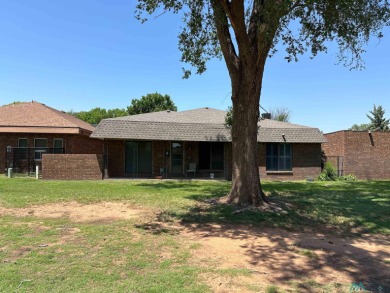 NEW CARPET INSTALLED IN SEPTEMBER!!  This well-maintained home on Chaparral Country Club in New Mexico - for sale on GolfHomes.com, golf home, golf lot