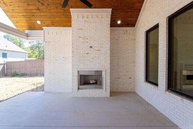 This inviting home is located a 219 Arlington Park Terrace in on Hot Springs Golf and Country Club in Arkansas - for sale on GolfHomes.com, golf home, golf lot
