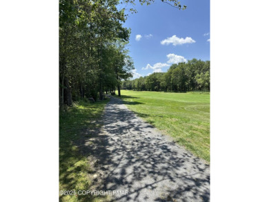 A must-see spacious home nestled in the gated Timber Trails on Lake Naomi Timber Trails Golf Club in Pennsylvania - for sale on GolfHomes.com, golf home, golf lot