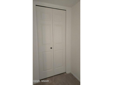 ENJOY THIS GATED COMMUNITY, Detached home 2-story with 1 guest & on Pinetop Lakes Golf and Country Club in Arizona - for sale on GolfHomes.com, golf home, golf lot